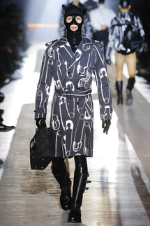 Moschino FALL 2018 MENSWEAR Milan MFW коллекция Moschino осень 2018 мужская неделя моды в Милане Mainstyles